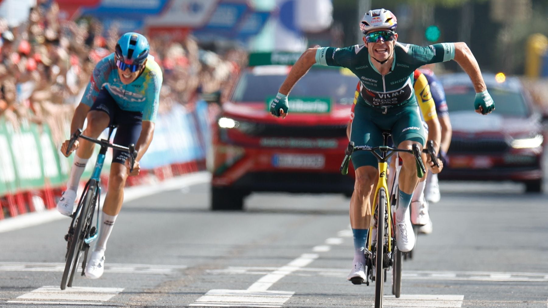 Van Aert impone su fuerza para firmar su doblete en Córdoba