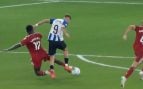 Enésimo escándalo arbitral: dejan al Sevilla con uno menos por una jugada que ni fue falta y el VAR no aparece