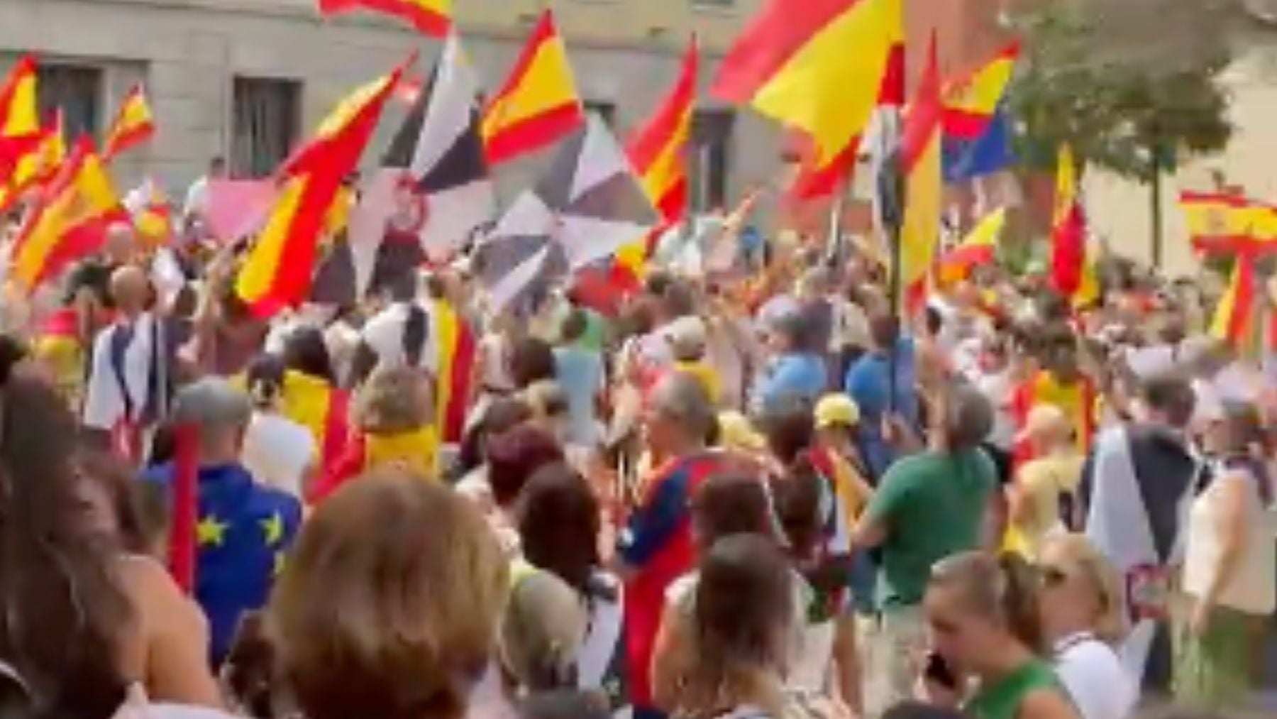 Ceuta estalla en la calle ante la inseguridad de los centros en la vuelta al cole: “¡Nuestros niños no han creado esta crisis!”