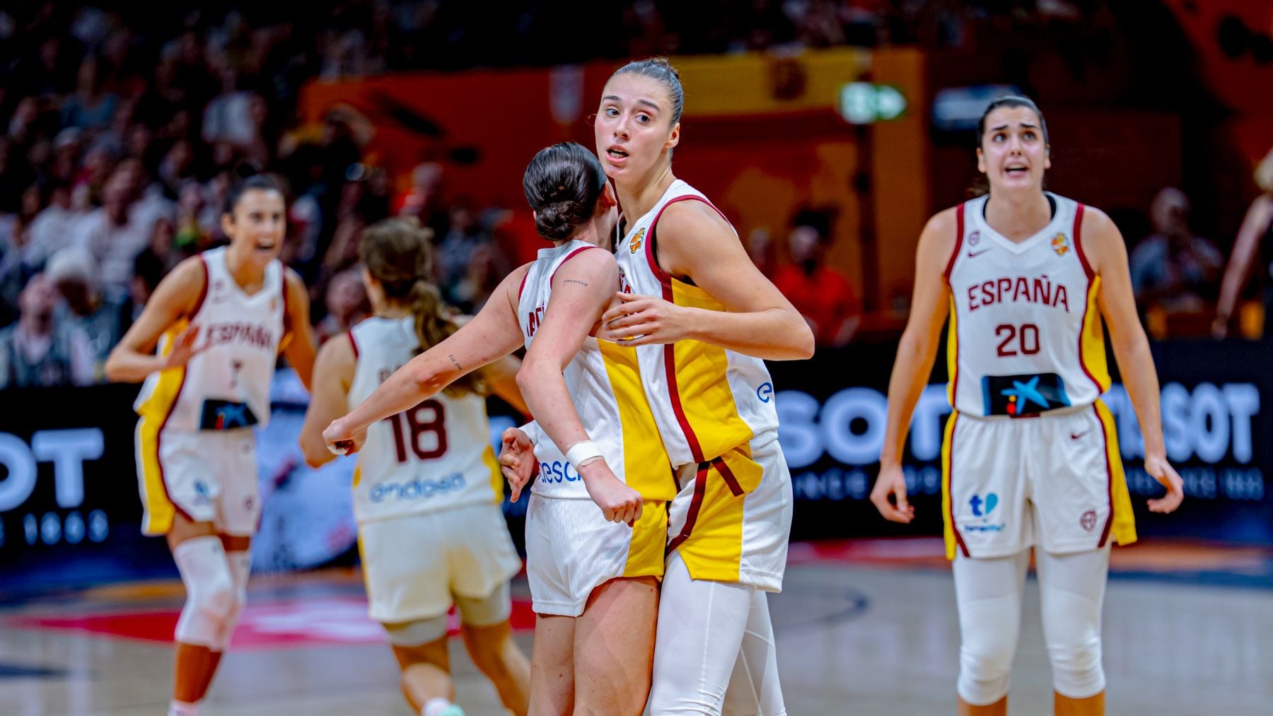 España impone su fuerza ante Japón y pasa a cuartos como primera de grupo