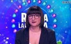 Lilit Manukyan junto a 'La Rueda' de 'Rueda la letra' (RTVE/Mediaset).
