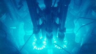 Interior de un sistema de reactor nuclear modular utilizado para ilustrar la tecnología de seguridad pasiva de NuScale