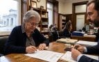 La notaria Cristina Clemente aclara por qué los viudos no se pueden quedar la propiedad de los bienes aunque exista testamento