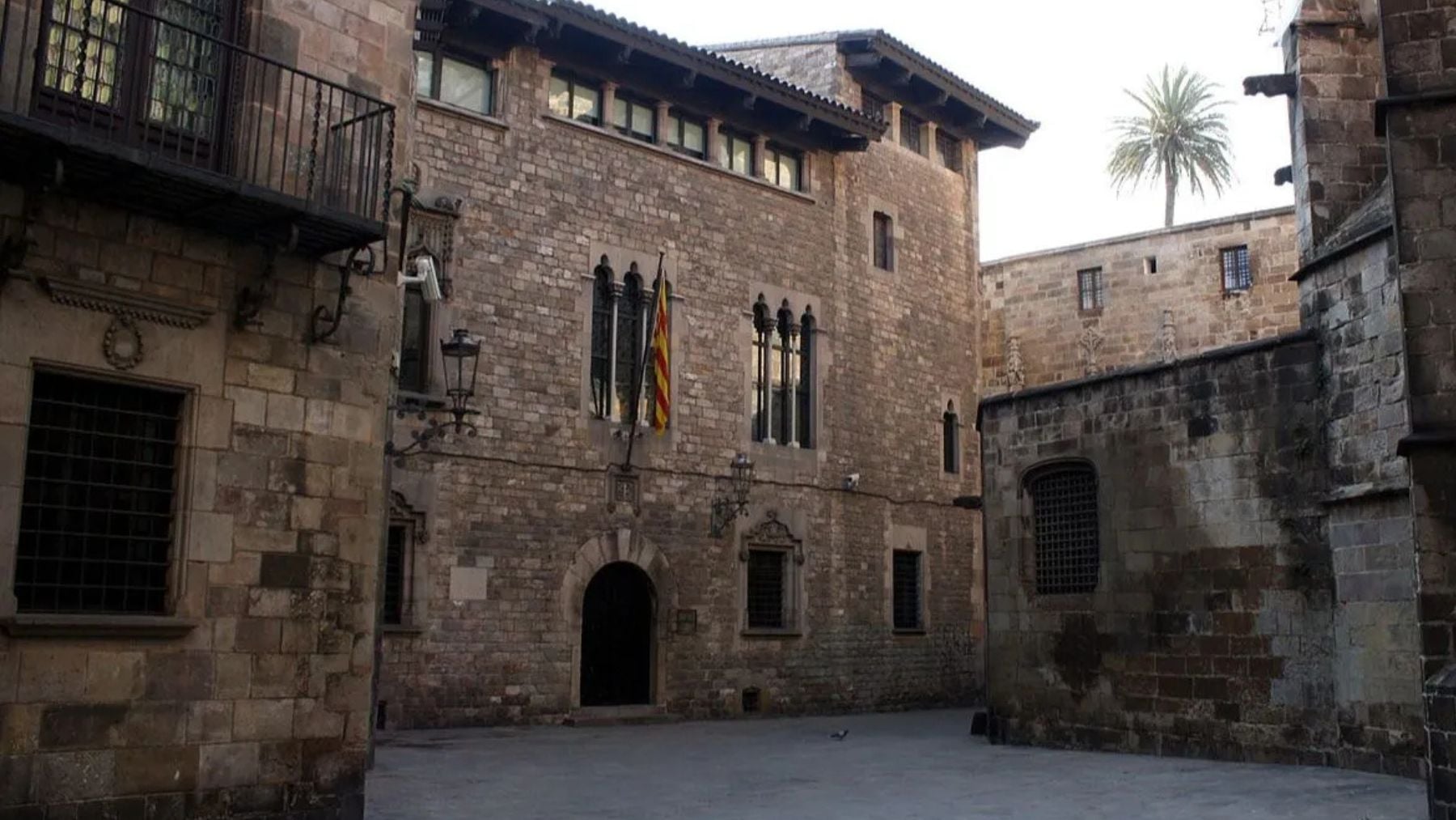 Casa dels Canonges, la vivienda oficial de la que disponen los presidentes de la Generalitat en la Plaza de Sant Jaume
