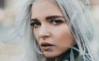 Una peluquera revela el gran error en pelos canosos: “Nunca hay que salir a la calle con el cabello mojado porque las canas absorben mucho más la humedad”