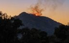 Grave incendio en el monte de la Tortuga de Ceuta, tomado por asentamientos de invasores