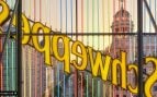 ‘Bajo el Neón de Schweppes’, un proyecto cultural inspirado en el icónico luminoso de la marca en Gran Vía