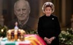La desgarradora imagen de Sonia de Noruega ante el féretro de rey Harald: «Gracias por una vida maravillosa»