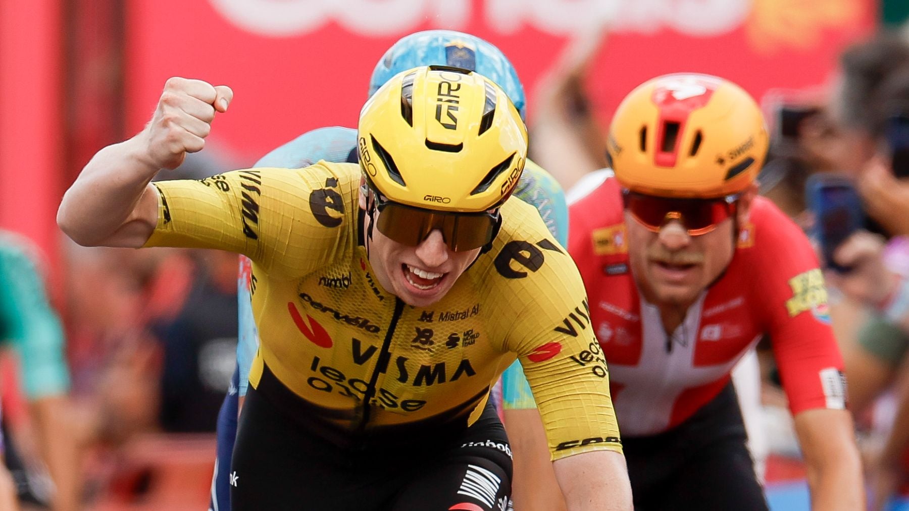 Brennan también sabe ganar sin Van Aert: repite foto en Sevilla y firma su quinta etapa en esta Vuelta a España