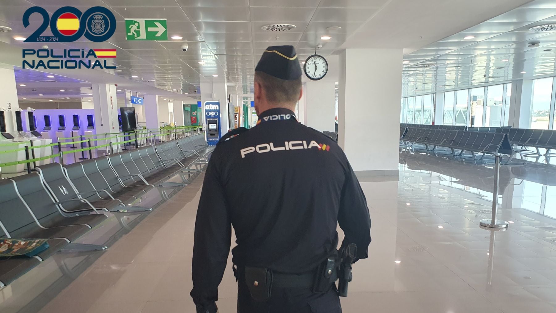 Detenido un pasajero colombiano por fracturar las muñecas a un trabajador del aeropuerto de Palma en la cola de facturación