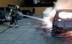 Los invasores siembran el terror en El Príncipe: incendian cinco coches y varios contenedores frente a un colegio