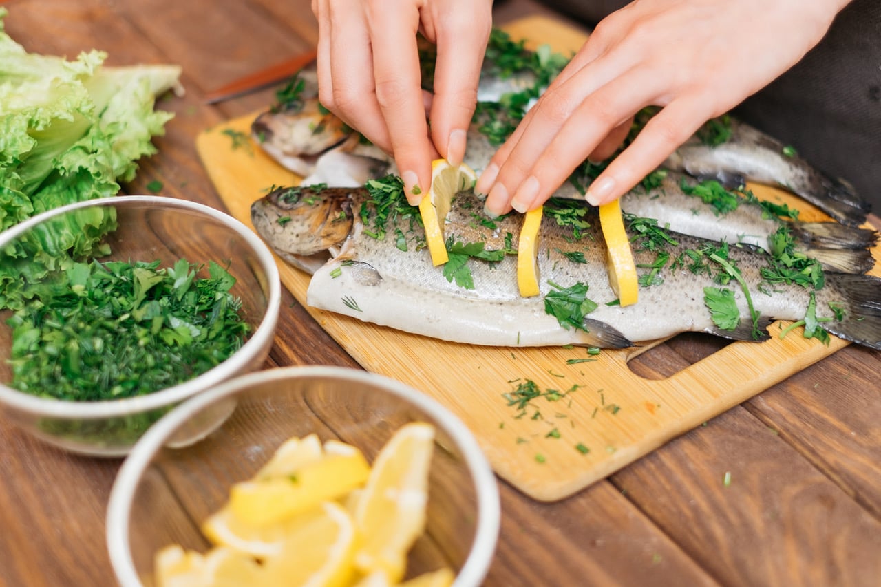 Omega-3, vitamina D y yodo: los nutrientes del pescado clave para el cerebro infantil.