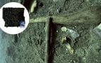 Excavación subacuática en el yacimiento del Gran Carro de Bolsena, con el fragmento textil de la Edad de Hierro hallado entre restos carbonizados. Foto: Superintendencia de Arqueología, Bellas Artes y Paisaje de la Etruria Meridional, vía Facebook.