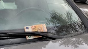 Estafa del billete en el limpiarabrisas