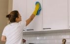 Limpieza muebles altos cocina