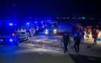 Policía Nacional vigila una playa de Ceuta (foto: Europa Press).