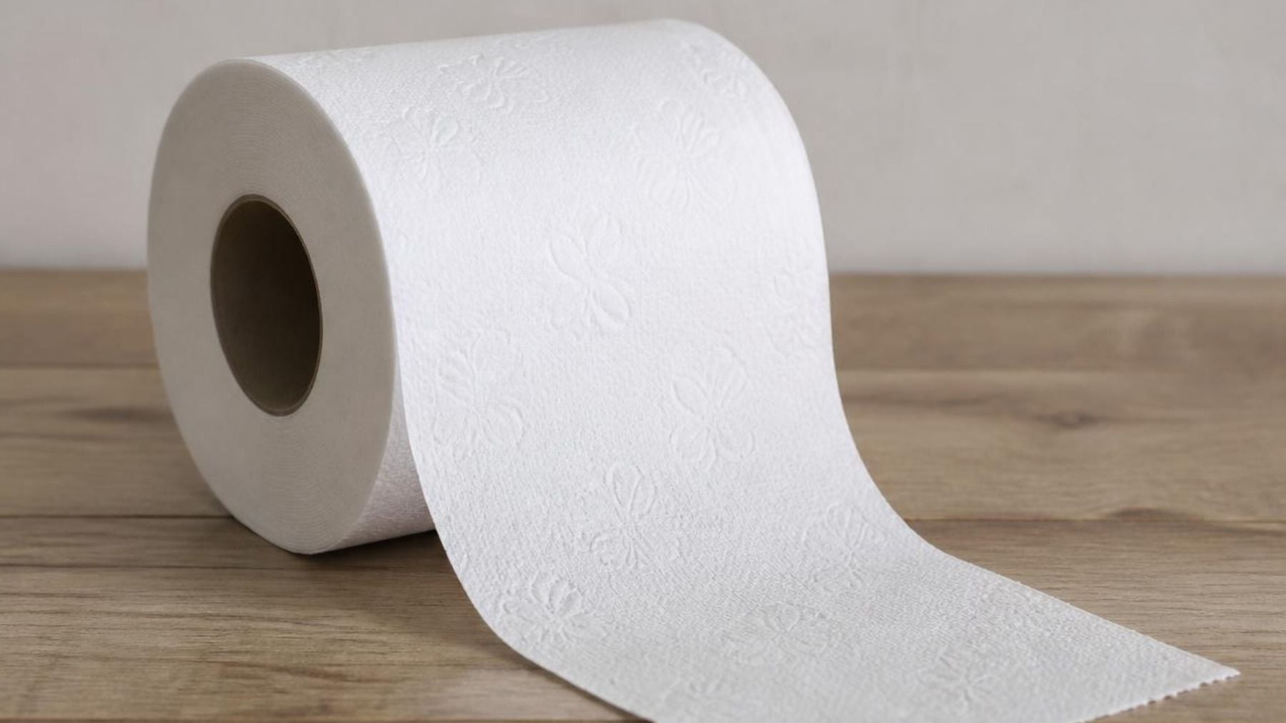 Los expertos lo confirman: llevas toda la vida colocando mal el papel higiénico y ésta es la única forma correcta de hacerlo