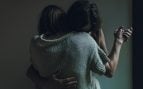 La psicología explica que las personas que rechazan abrazos y besos no son antipáticas, en realidad necesitan controlar el espacio personal