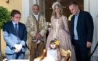 El alcalde de Madrid recibe a la pequeña Ely con honores en el palacio de los Duques de Pastrana
