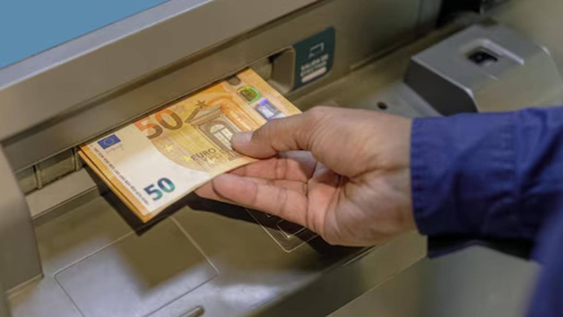 El Banco de España lanza un aviso a quienes retiran efectivo: esto es lo que puede pedirte tu banco antes de entregarte el dinero