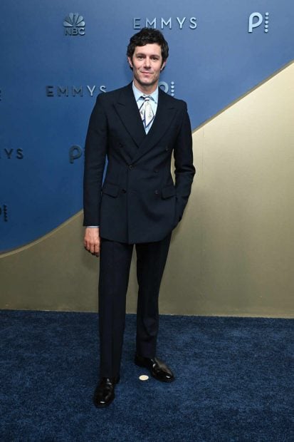 Adam Brody en la alfombra roja de los premios Emmy 2026