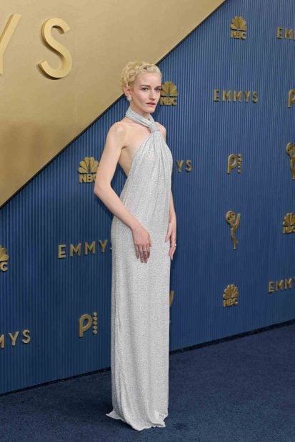 Julia Garner en la alfombra roja de los Emmy 2026