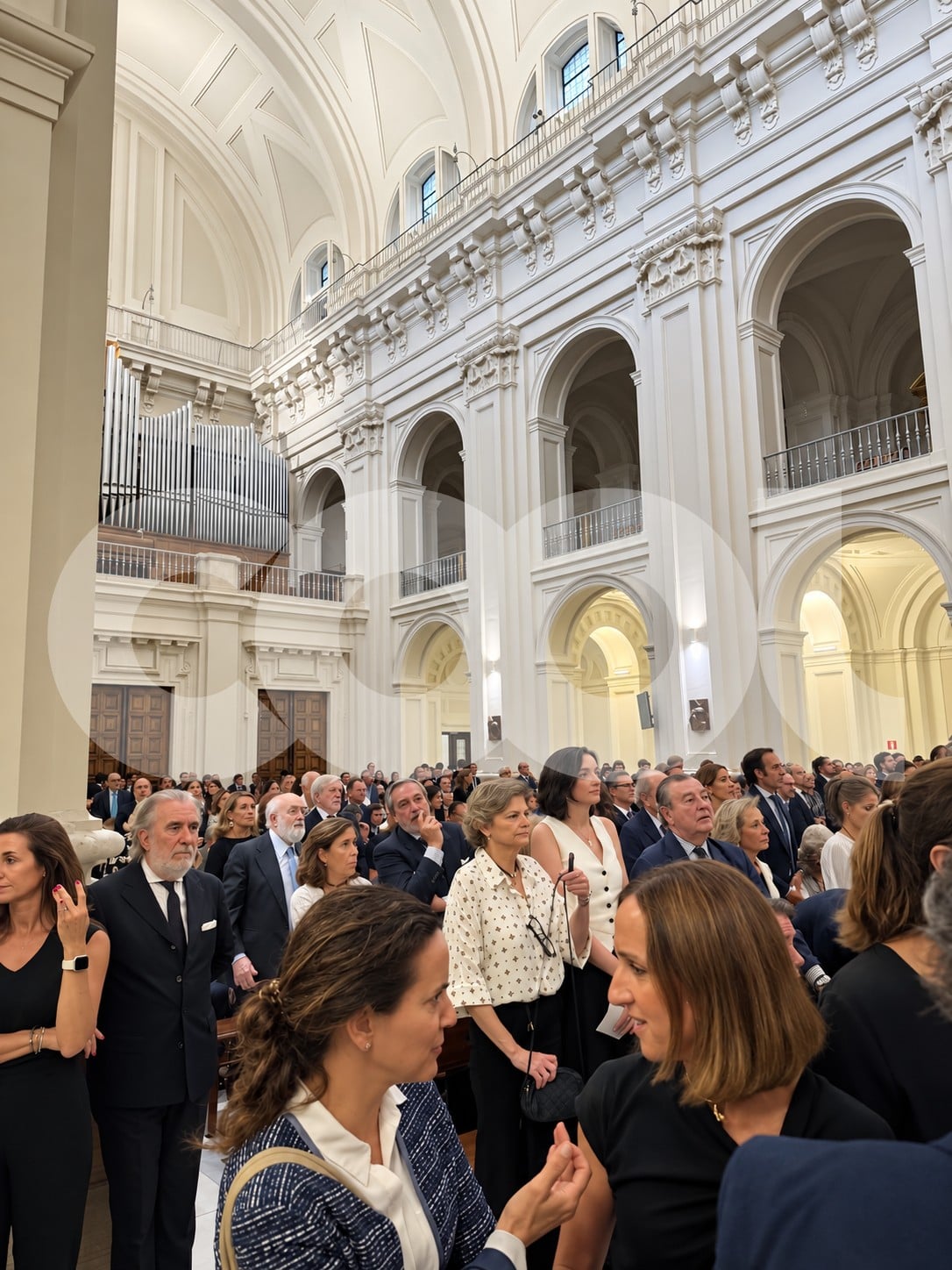 Imágenes de la misa funeral a Carlos Espinosa de los Monteros. (Foto: COOL)