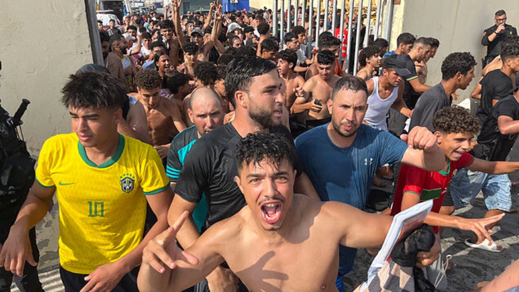 Ceuta, alerta, invasión, avalancha, Guardia Civil, espigón, Tarajal