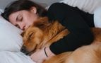 Personas que duermen con sus mascotas