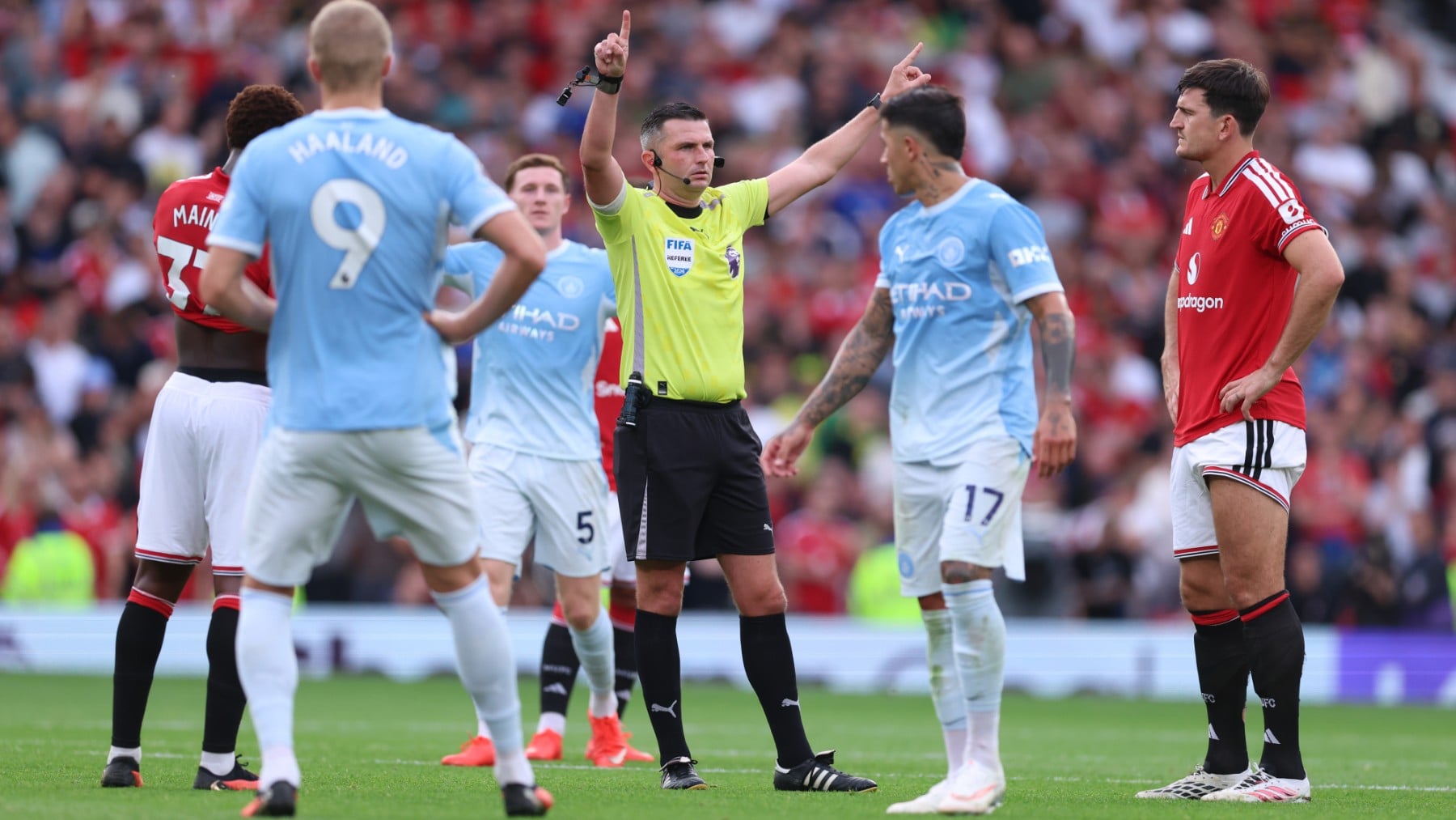 La Premier actúa contra los árbitros de VAR del United - City y serán inhabilitados por su fallo
