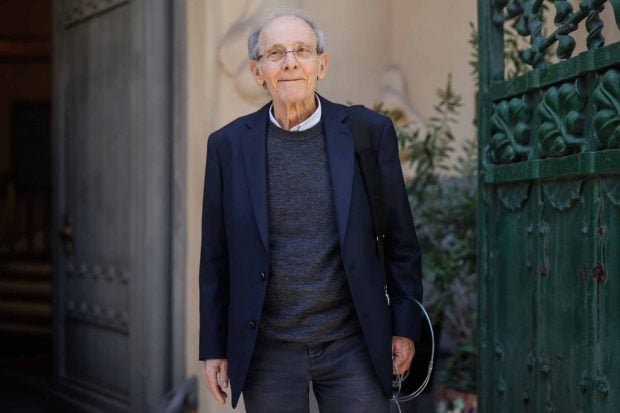 El actor Emilio Guti&eacute;rrez Caba a su llegada a la capilla ardiente del cineasta Jaime de Armi&ntilde;&aacute;n. (Foto: Europa Press)