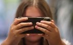 La Comisión Europea quiere prohibir las redes sociales a los menores de 13 años y restringir su acceso hasta los 15
