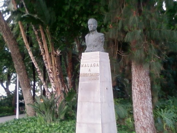 Monumento a Rubén Darío en el Parque de Málaga