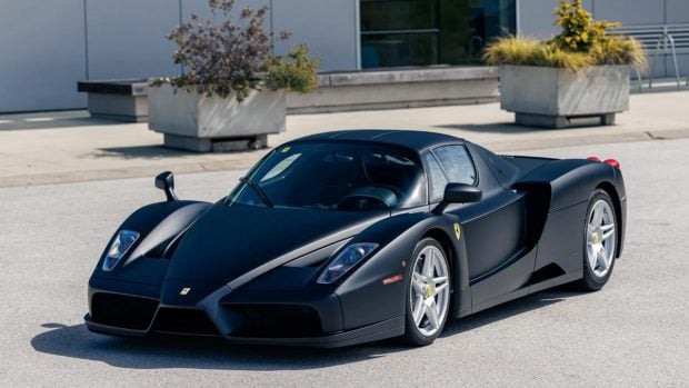 sothebys subasta enzo ferrari negro mate