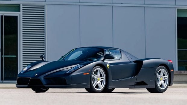 sothebys subasta enzo ferrari negro mate