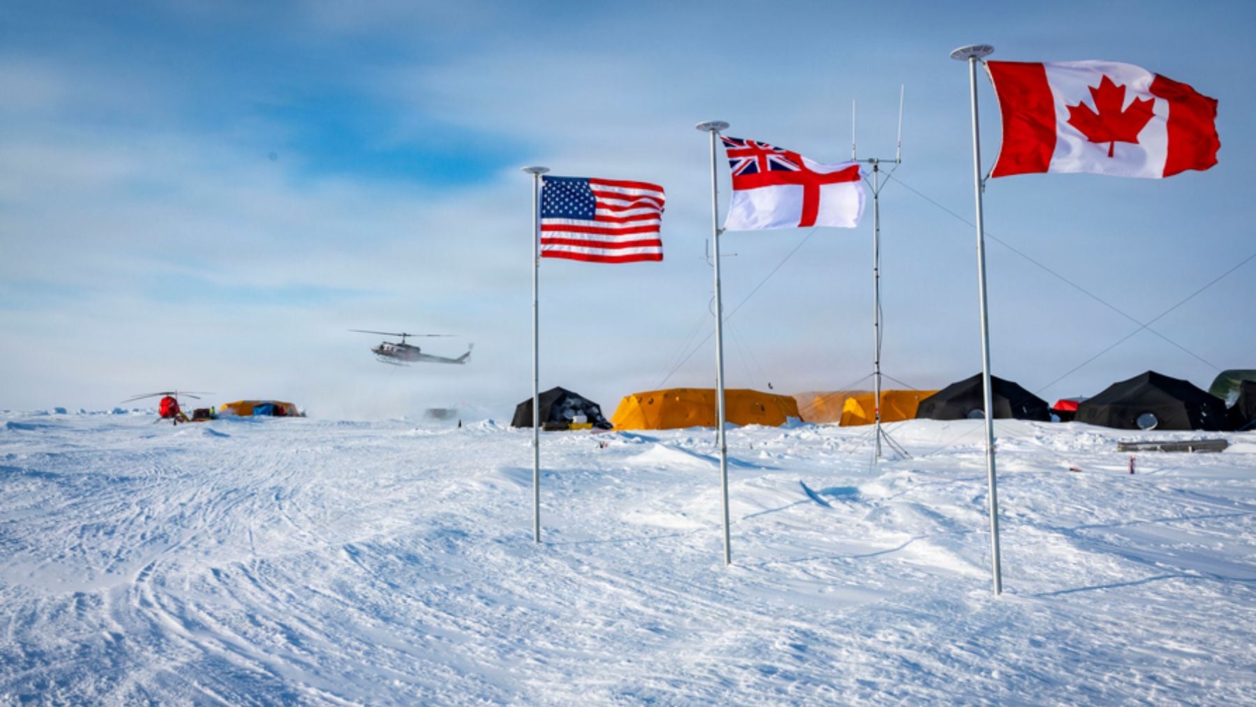 La base temporal de la Marina de los EE. UU. en el Ártico proporciona refugios para proteger a los participantes de las temperaturas bajo cero y los fuertes vientos. (Foto: Jacob Bergh / US Navy).