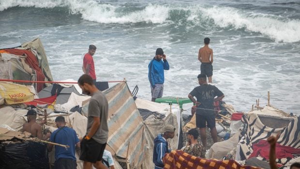 Inmigrantes ilegales playa del Trampolín