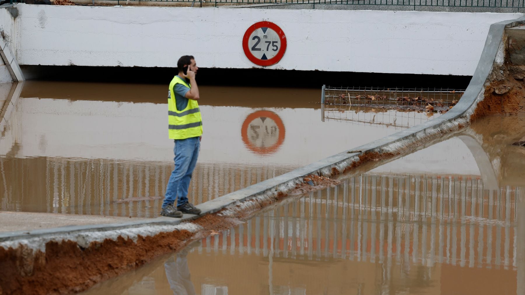 Paso inferior inundado en Aldaia, Valencia, este jueves. El municipio valenciano de Aldaia. (Foto: EFE).