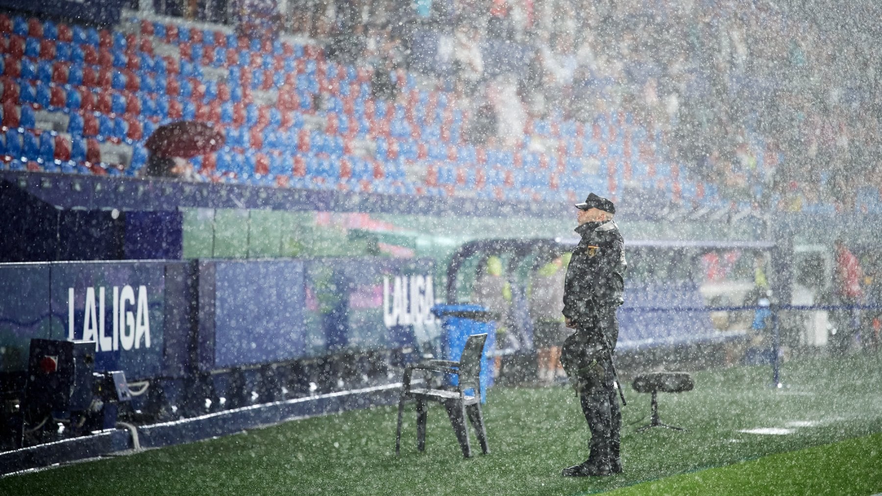 La Liga suspendió el Levante - Athletic a siete minutos del inicio cuando sabía desde la mañana el riesgo de lluvias torrenciales