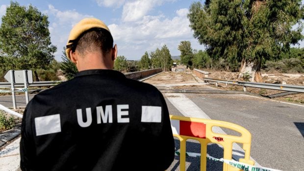 Puente derribado en Madrid por una fuerte riada.