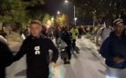 Caos en el traslado de los invasores al campamento del puerto de Ceuta: la Policía contiene una avalancha
