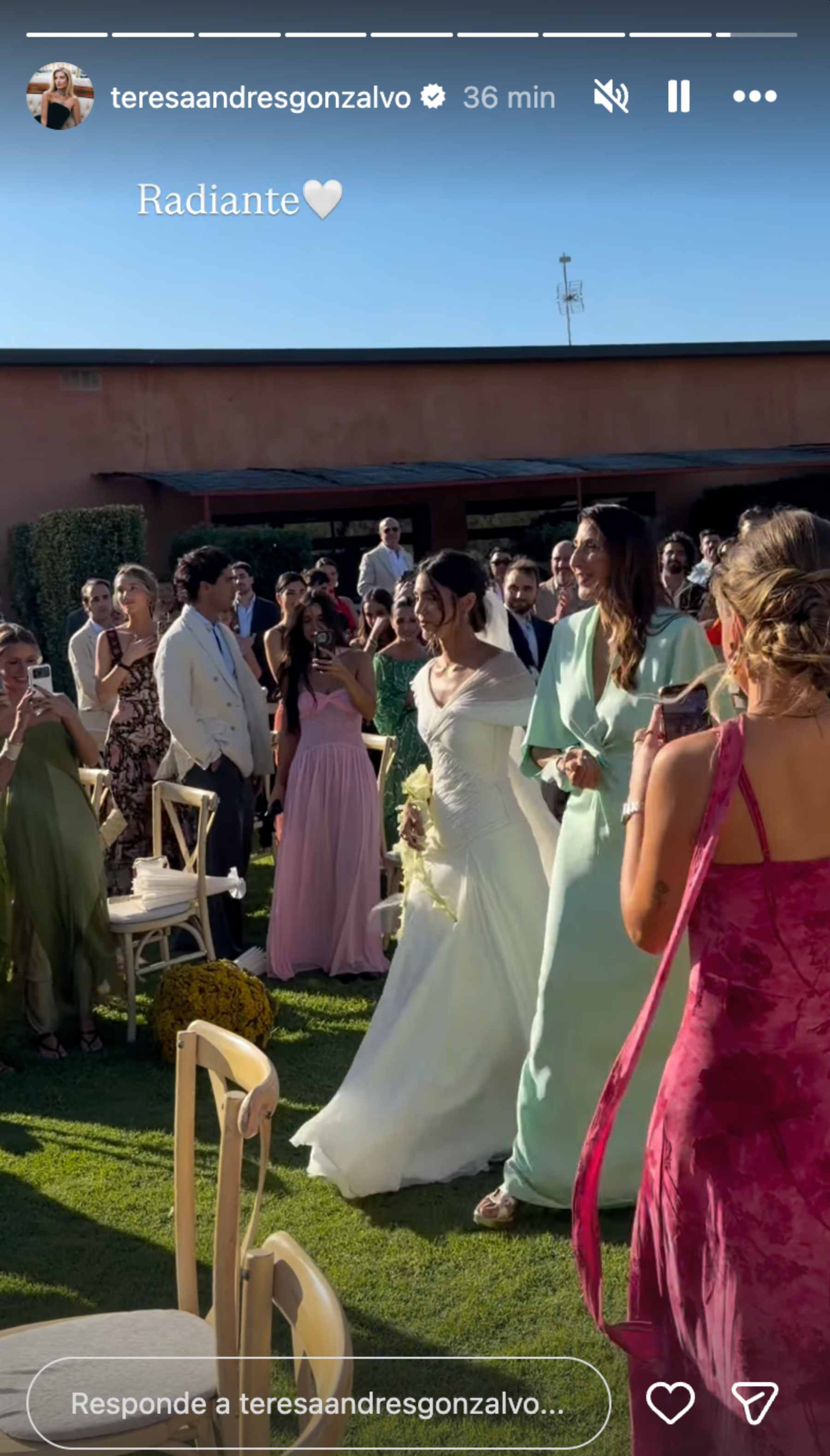 Anna y Paz Padilla en la boda de la joven en Cádiz. (@ teresaandresgonzalvo)