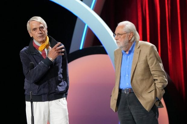 El actor Jeremy Irons y el director Roland Joff&eacute;. (Foto: EP)