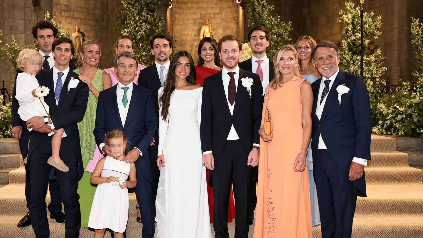 Guillermo Creuheras y Natalia Pujol junto a su familia. (Foto: RRSS)