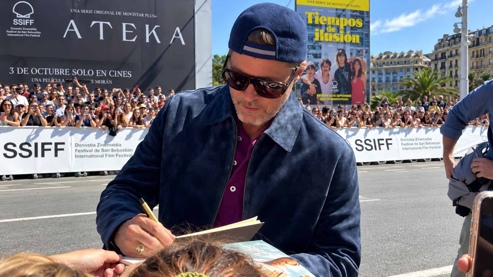 Brad Pitt a su llegada a San Sebastián. (Foto: COOL)