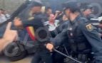 La Policía de Marlaska reprime a golpes y con pelotas de goma a los ceutíes que impedían la entrada de una ONG proetarra