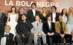 Parte del elenco de 'La bola negra'. (Foto: Europa Press)