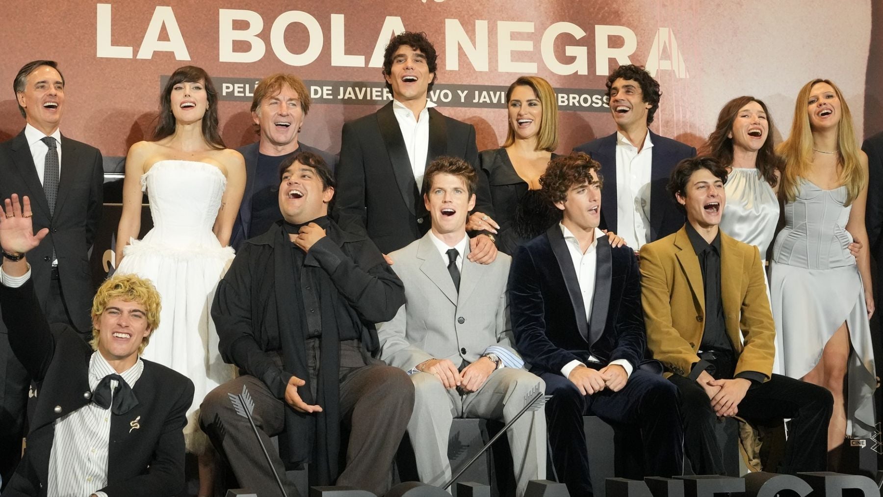 Parte del elenco de ‘La bola negra’. (Foto: Europa Press)