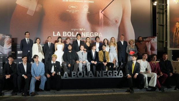 El reparto de 'La bola negra'. (Foto: Europa Press)