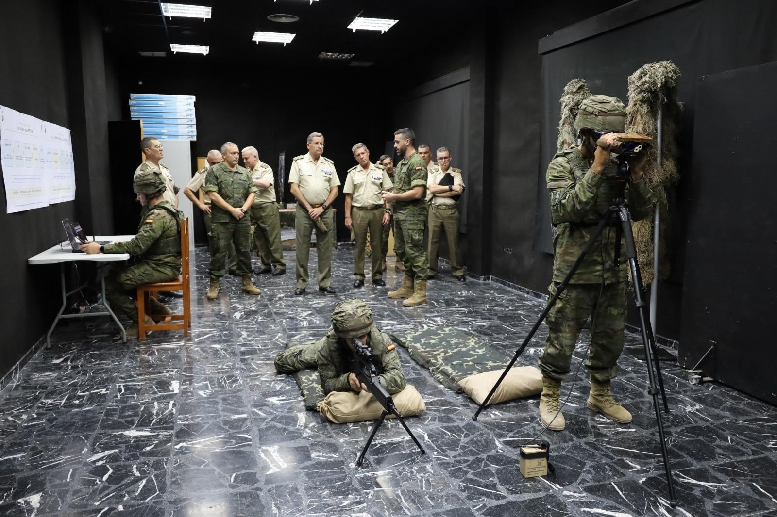 El JEME visita Melilla para ver el trabajo de la Comandancia en plena crisis con Marruecos por la invasión en Ceuta